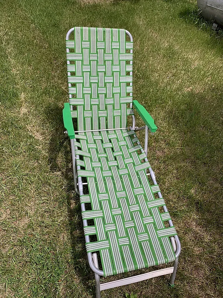Vintage Aluminum Webbed Folding Chaise Lounge Lawn Chair Green Beach Pool